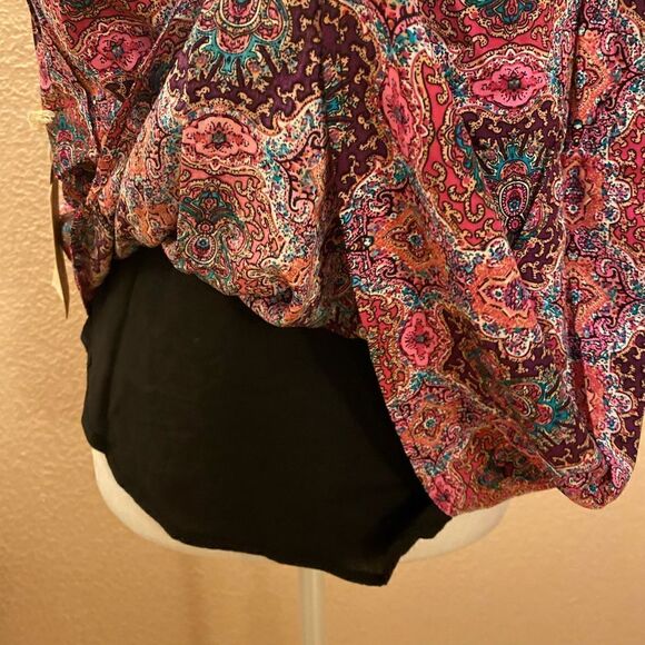 Blush Noir Sleeveless Tank Top - Picture 8 of 10